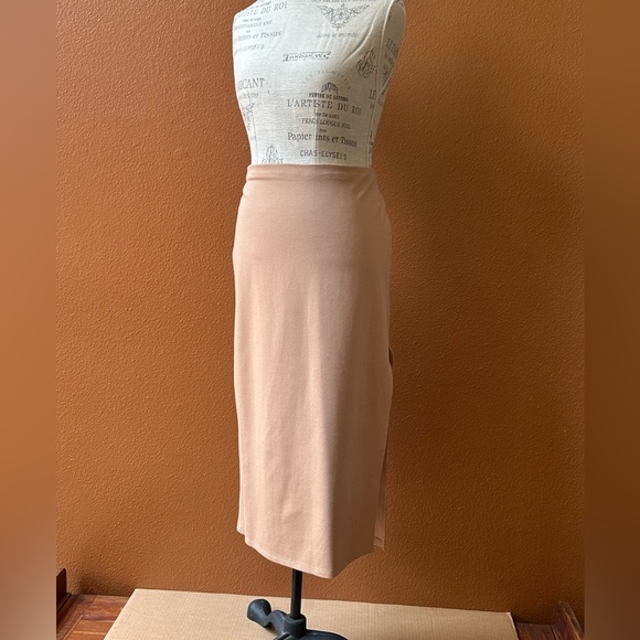 Lovers+Friends “Aubrey” MIDI Skirt In Nude Size Large New With Tags! - Picture 3 of 10